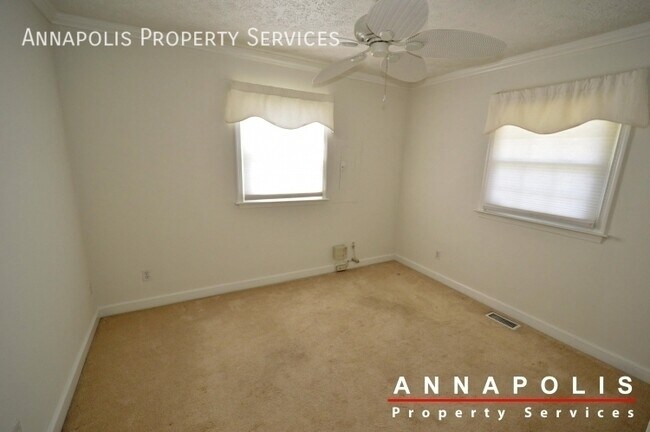 Building Photo - 907 Hillside Ave