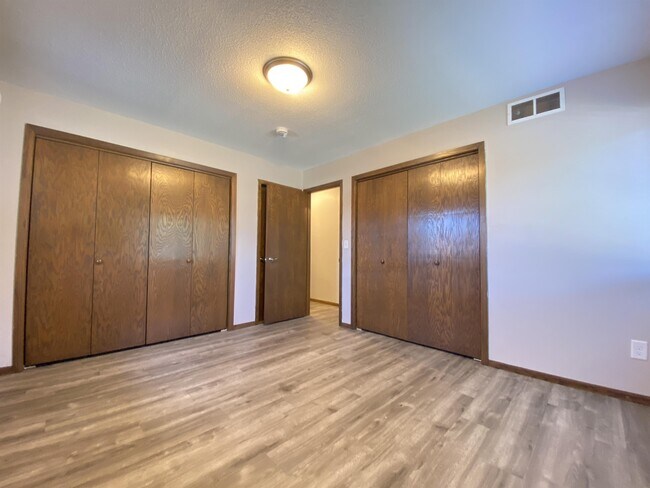 Building Photo - 624 Meadow Run Dr SW