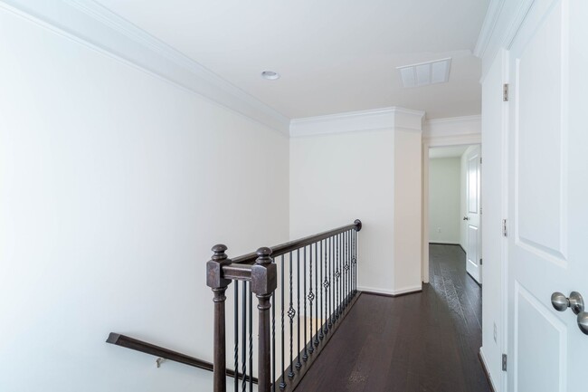 Building Photo - 3 bedroom 3 bath townhouse in Brambleton