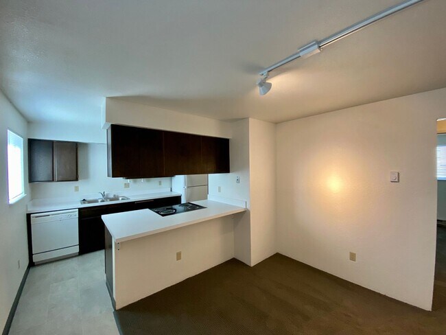 Building Photo - BF1211