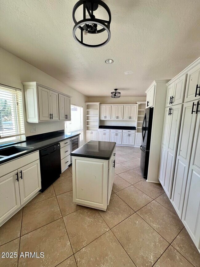 Building Photo - 4847 E Calle de Las Estrellas Rd