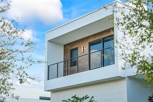 Building Photo - 16680 Botaniko Dr N