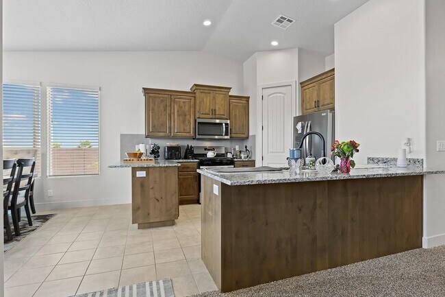 Building Photo - 3 Bedroom Home in Washington's Premier Bri...