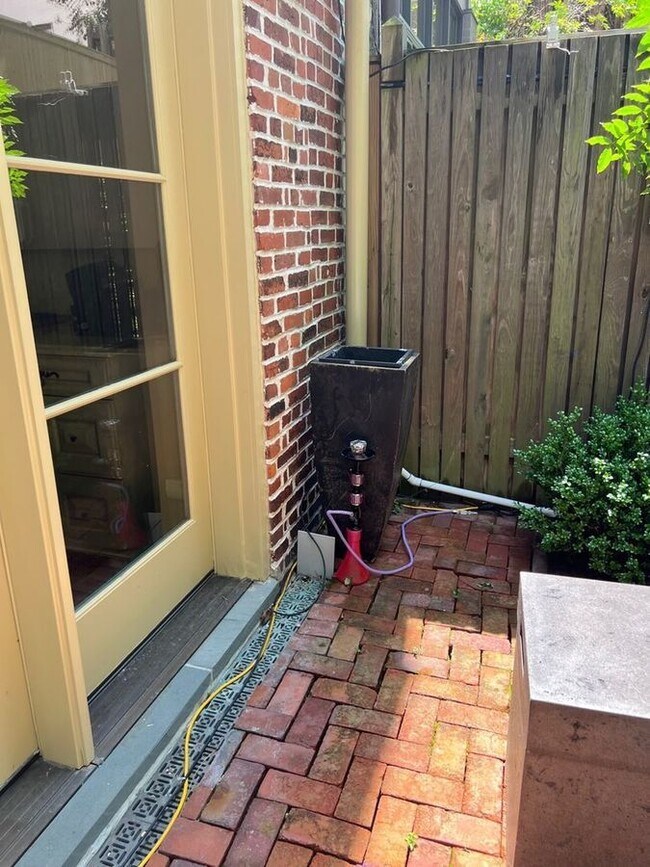 Building Photo - 522 21st St NW