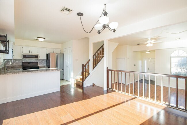 Building Photo - 6280 Spring Knoll Dr