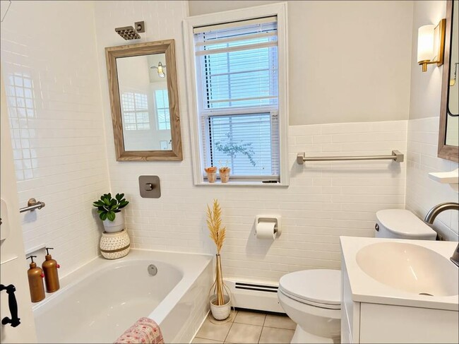 Building Photo - 2 bedroom in Boston MA 02131