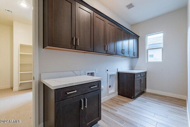 Building Photo - 21390 W Meadowbrook Ave
