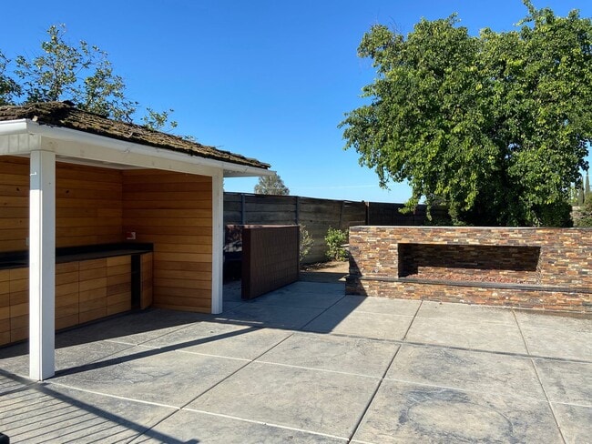 Building Photo - Lovely Country Charm with Swimming Pool