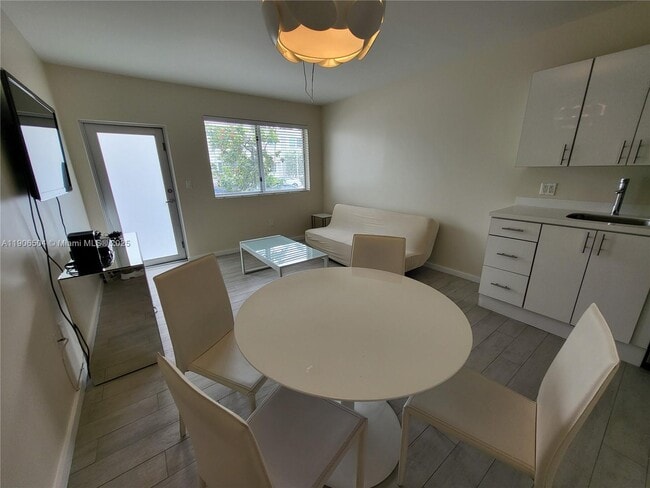 Building Photo - 1601 Meridian Ave