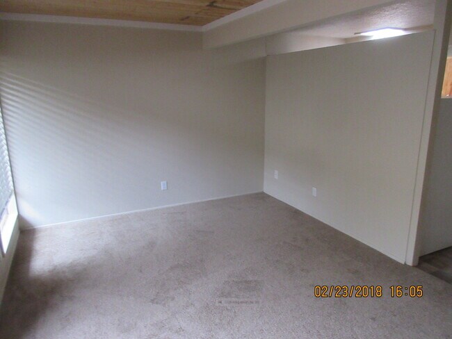 Building Photo - 2120 NW Janssen St