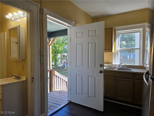 Building Photo - 846 Hunter St NW