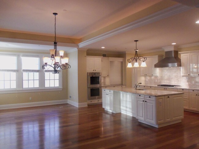 Building Photo - 1031 Oval Rd