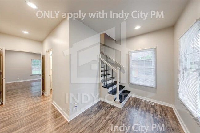 Building Photo - 117 N Riley Ave