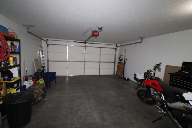 Building Photo - Spacious Home for Rent!