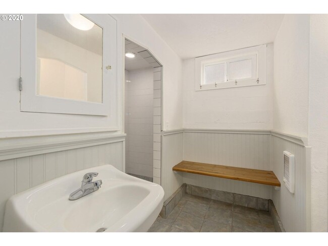 Building Photo - Spacious living in this renovated vintage ...