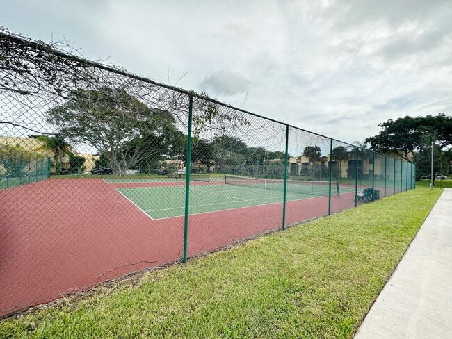 Building Photo - 924 SW 9th St Cir