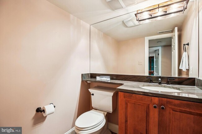 Building Photo - 9454 Newbridge Dr