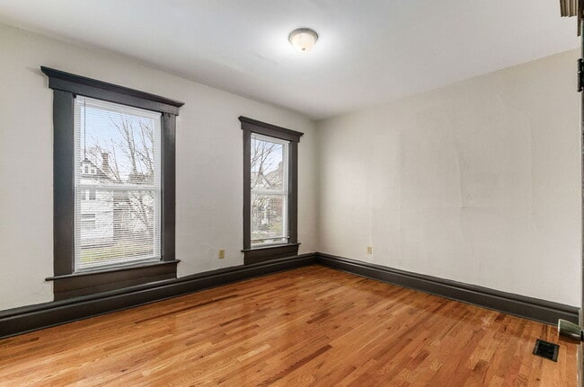 Building Photo - 182 W 8th Ave