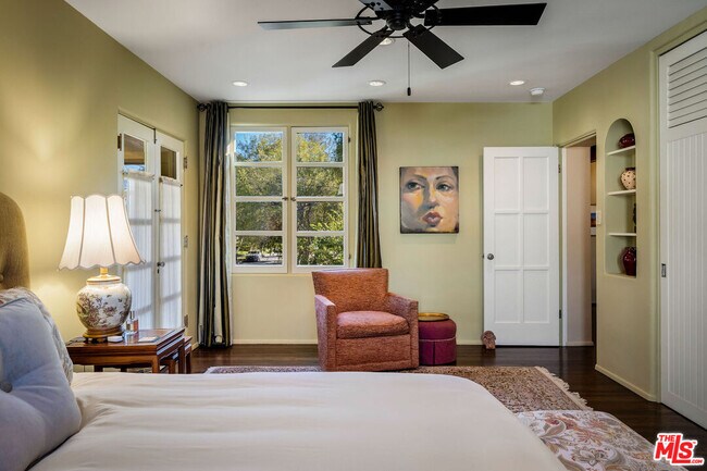 Building Photo - 500 N Las Palmas Ave