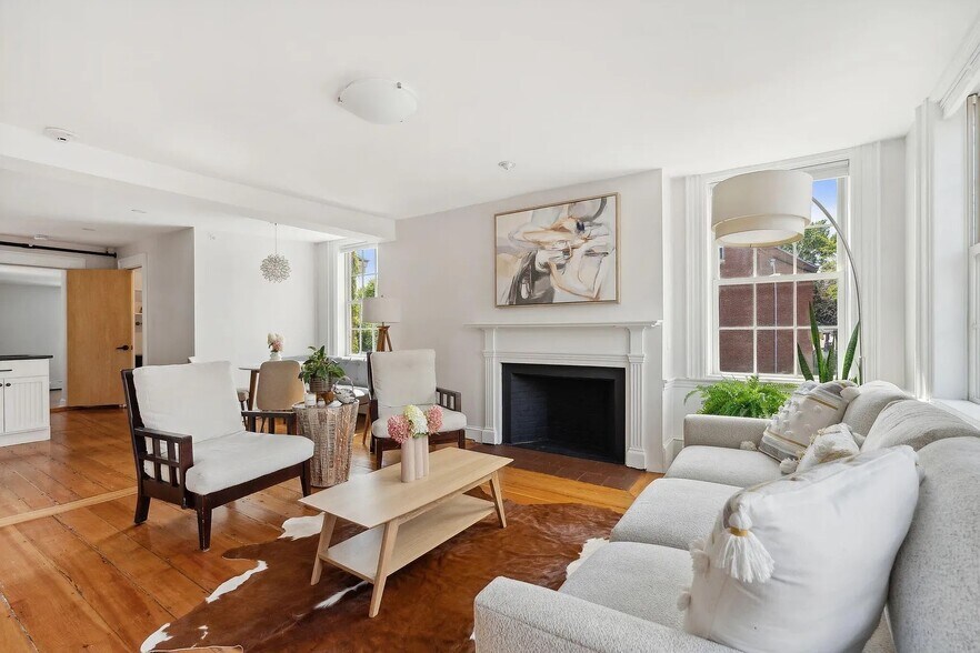 Building Photo - 32 Pleasant St