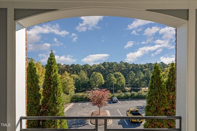 Building Photo - Prime Davis Park Location! Move-In Ready 2...
