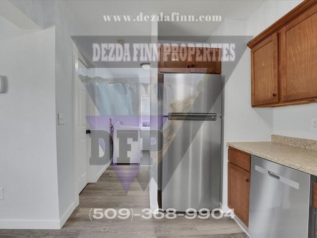 Building Photo - Charming 4-Bedroom Home with Modern Update...