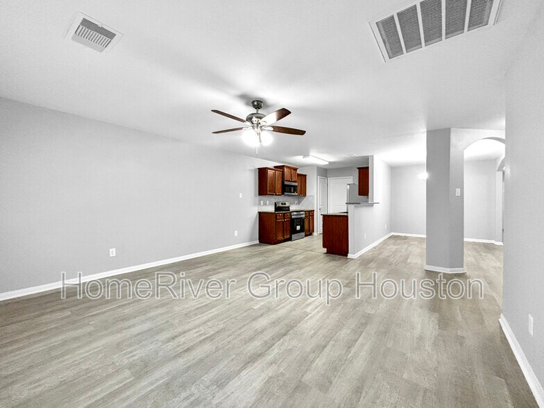 Building Photo - 503 Pedroso Dr