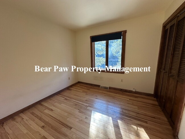 Building Photo - "Charming Floyd Hill Retreat: 3-Bed, 3-Bath on Clear Creek Road!"