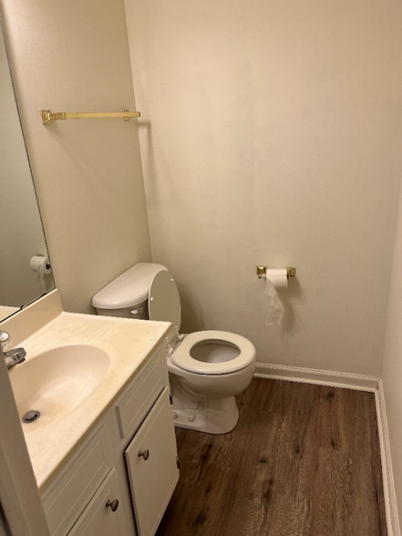 Building Photo - 21032 N Main St