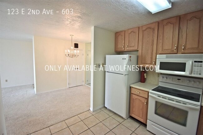 Building Photo - Stunning Downtown SLC Condo - Spacious & P...