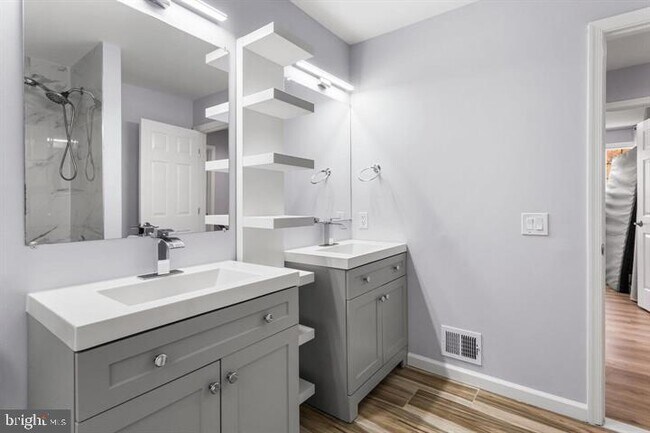 Building Photo - 2807 Falling Brook Terrace