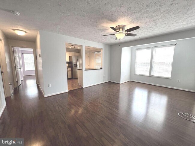 Building Photo - 689 Winding Stream Way