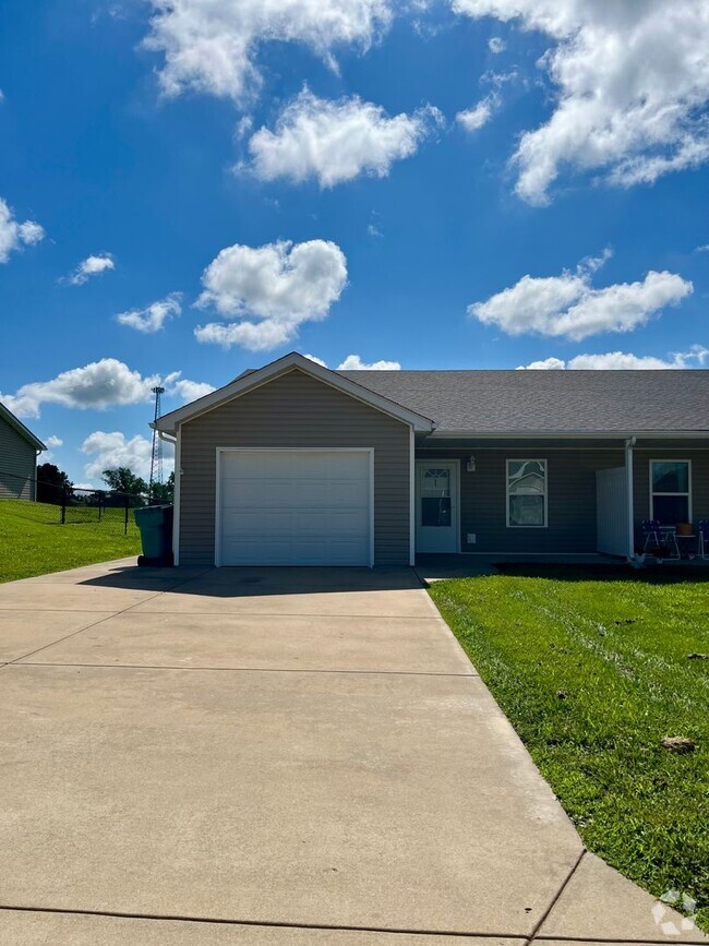 Building Photo - All Inclusive Duplex | 3 Bed |  2 Bath