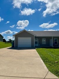 Building Photo - All Inclusive Duplex | 3 Bed |  2 Bath
