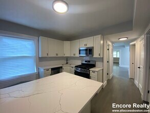 Building Photo - 118 Marginal St