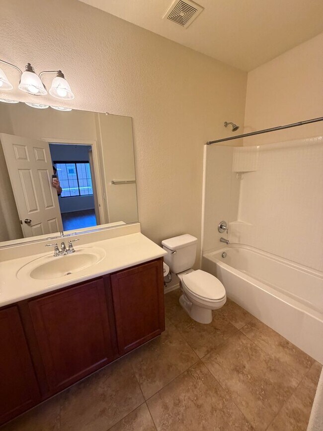 Building Photo - beautiful 2 bed, 2.5 bath condominium in the elegant Via De Cielo gated community in Chandler!