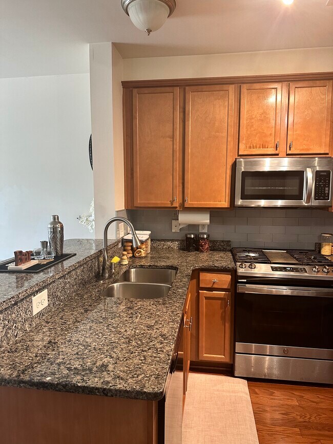 Building Photo - 3017 Chesapeake Dr