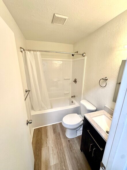 Building Photo - 711 Beta Cir