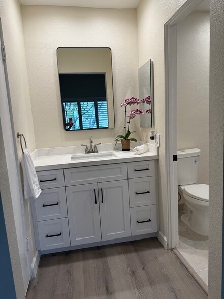 Brand new master bathroom en-suite - 22271 Erwin St