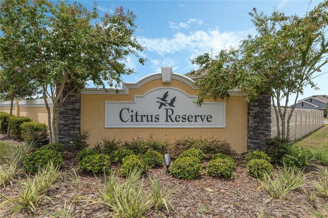 Building Photo - Rare find In-Law suite Home! Single family house with Separate entry and kitchen, laundry set!