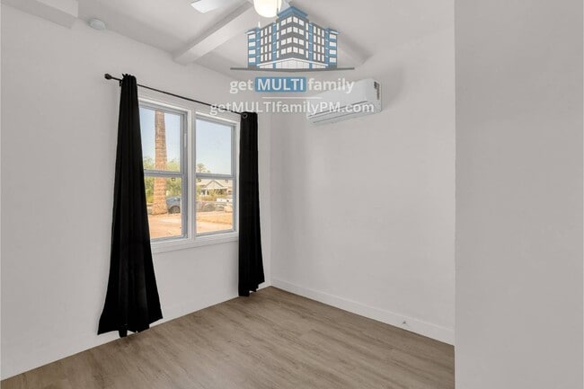 Building Photo - 325 N 17th Dr