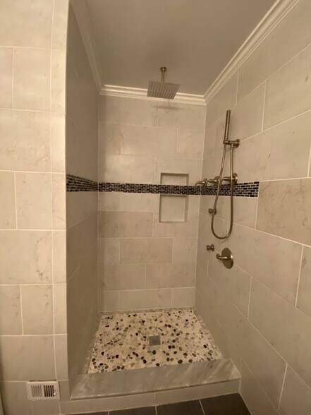 upgraded master bath shower - 1815 CRANBERRY LN