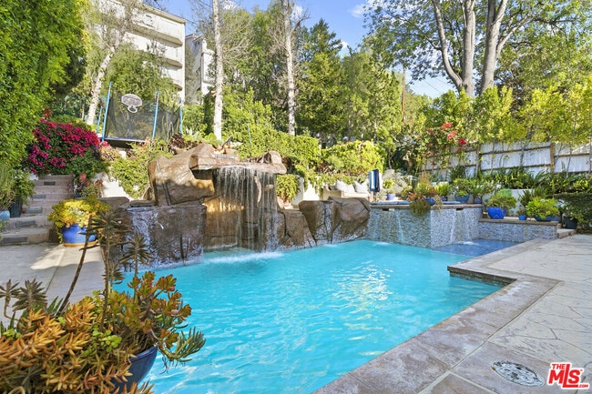 Building Photo - 5176 Don Pio Dr