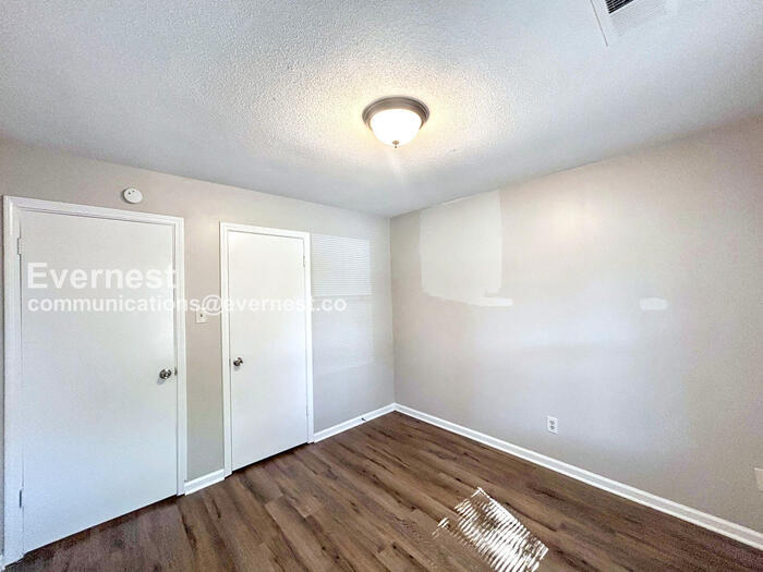 Building Photo - 1582 Custer Dr