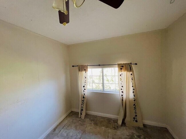 Building Photo - 2206 Kenbridge Dr