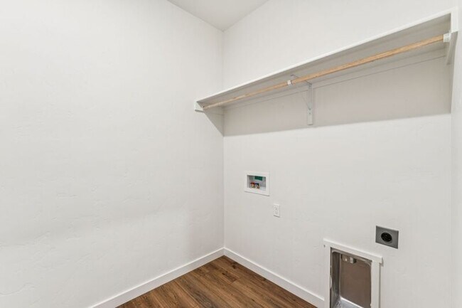 Building Photo - 7877 E Beaufort St