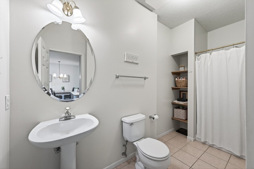 Building Photo - 631 Woodduck Dr