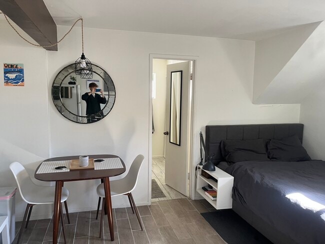 Building Photo - 2304 Pacific Dr