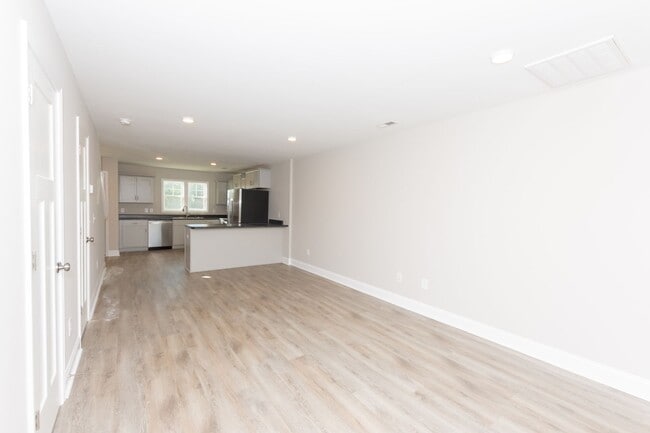 Building Photo - MOVE-IN READY