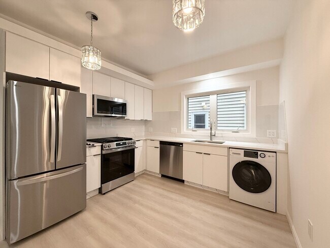 Primary Photo - 144 Spring St
